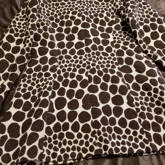 Woman's Coat - Picture 5 of 5